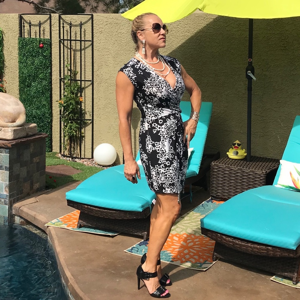 DVF 100% silk print Mini Dress - Picture 6 of 8